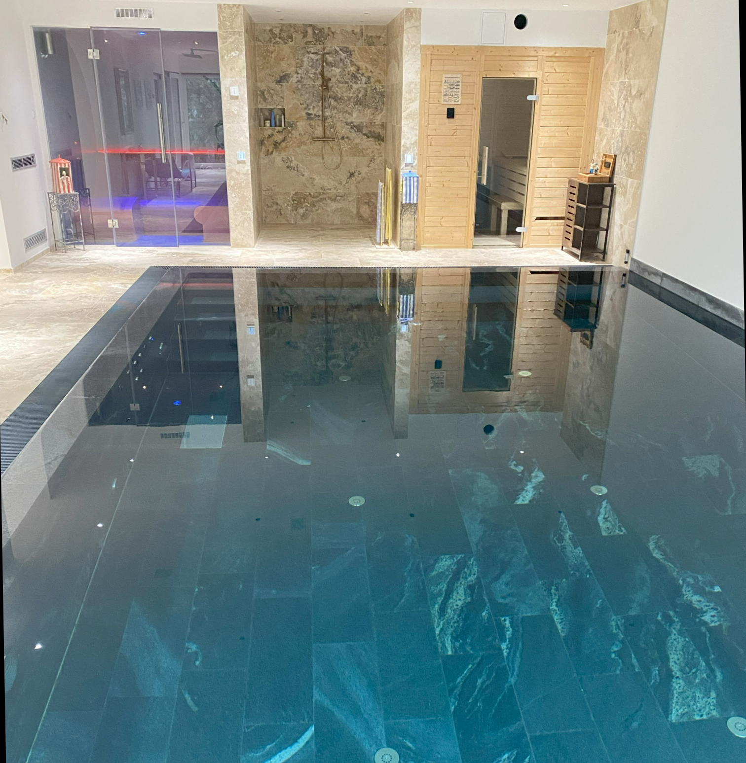 Villa Miralago Luganersee zu verkaufen, 180 Grad Seesicht, am Waldrand mit Bootsplatz Villa Miralago Luganersee zu verkaufen, 180 Grad Seesicht, am Waldrand mit Bootsplatz